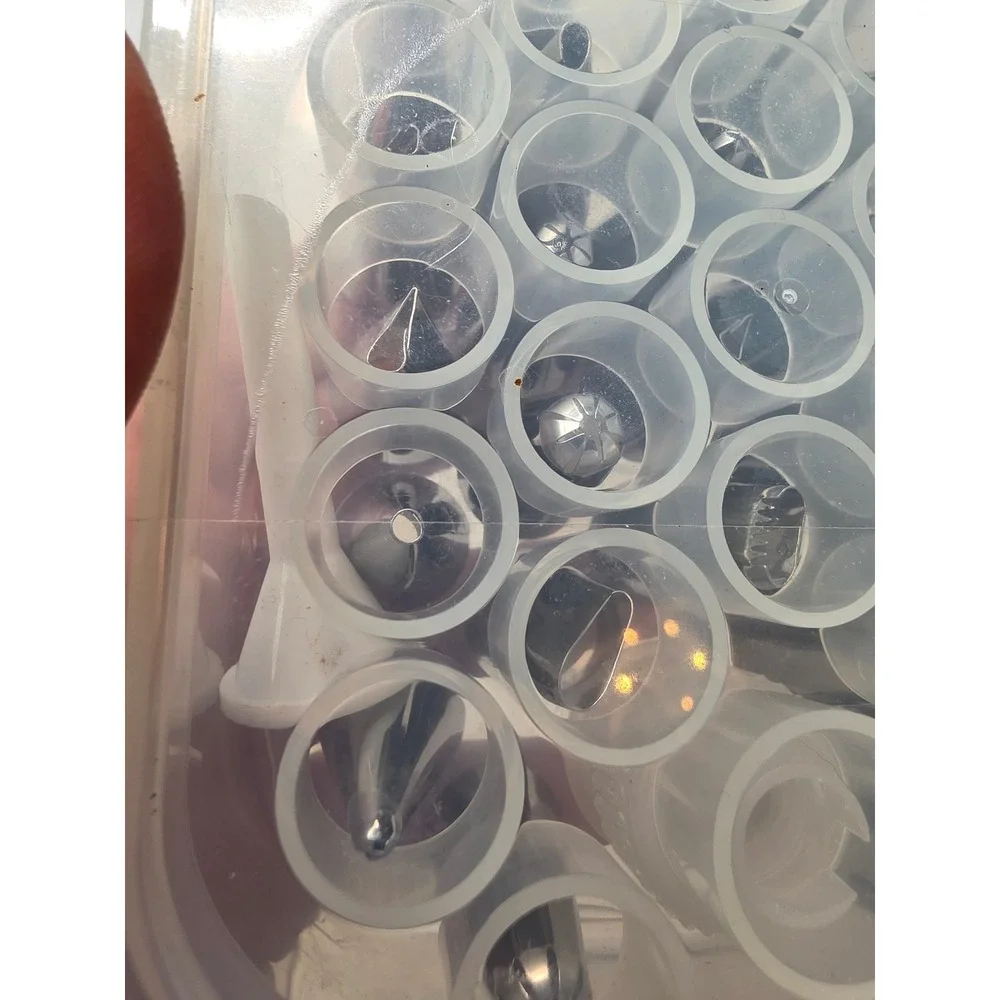 Cake Decorating Set 26 Piping Tips Storage Case and 6 Inch Metal Cooling Rack A2